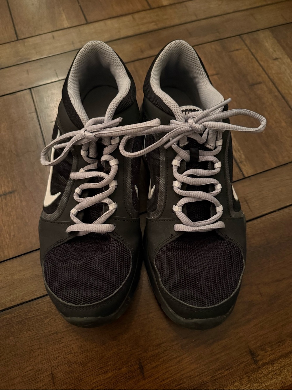 Nike Women’s Black & Gray Athletic Sneakers